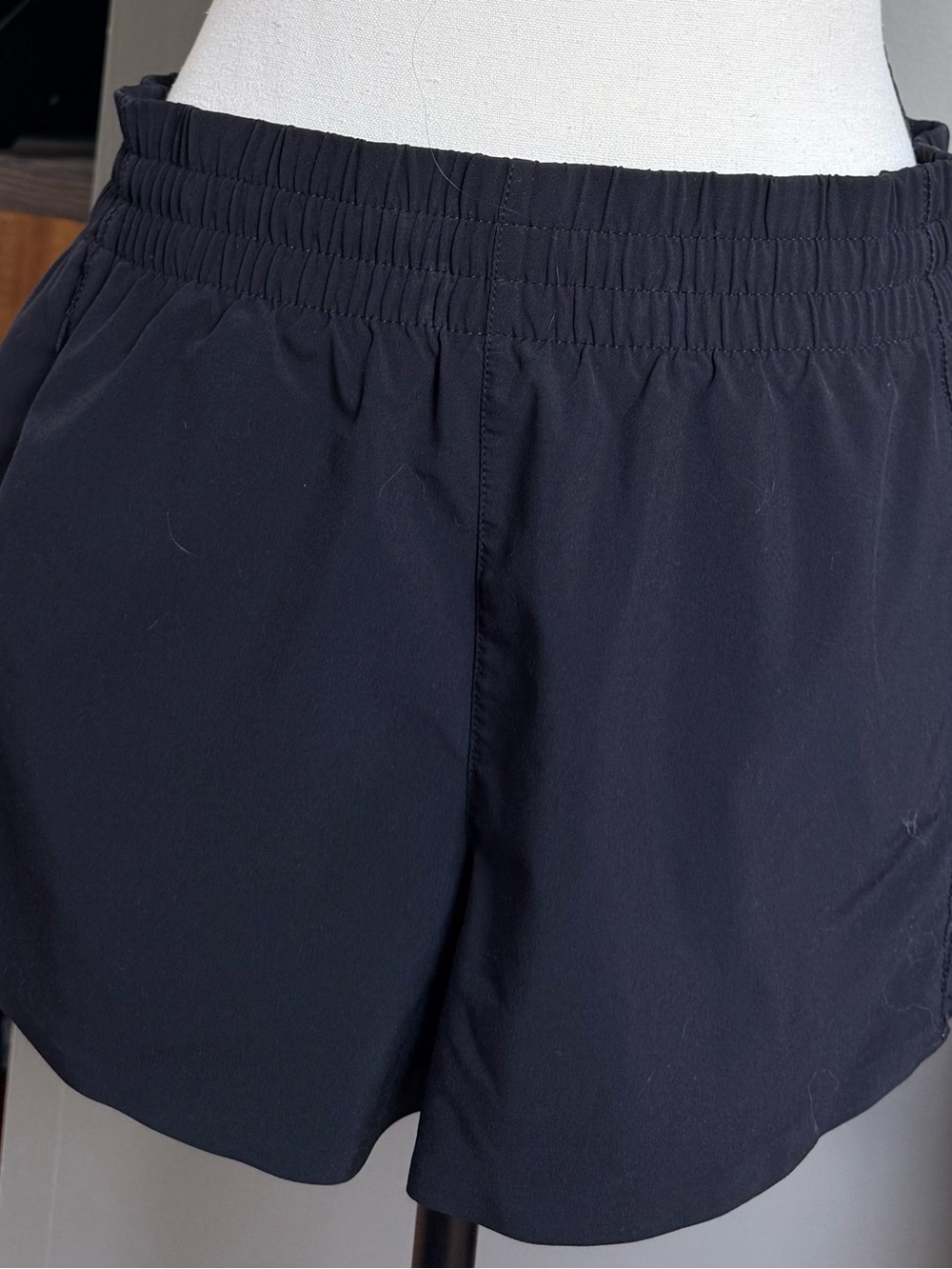 Athleta 3’’ Hustle Women’s Black Elastic-Waist Running Shorts